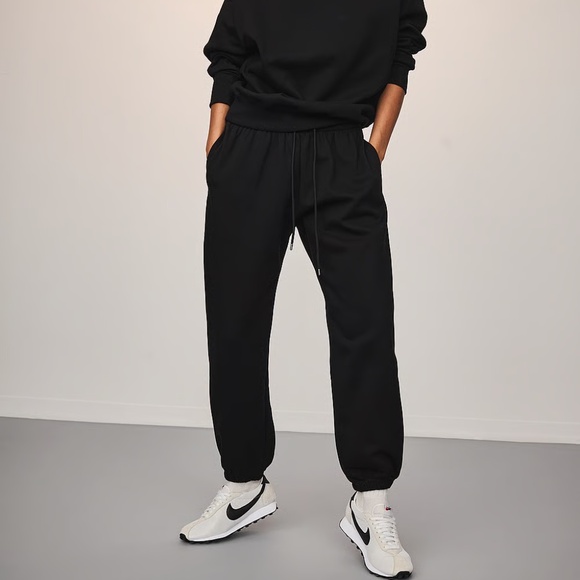 Victoria's Secret Angel Essentials Off-Duty Fleece Jogger Sweatpant - Picture 3 of 7